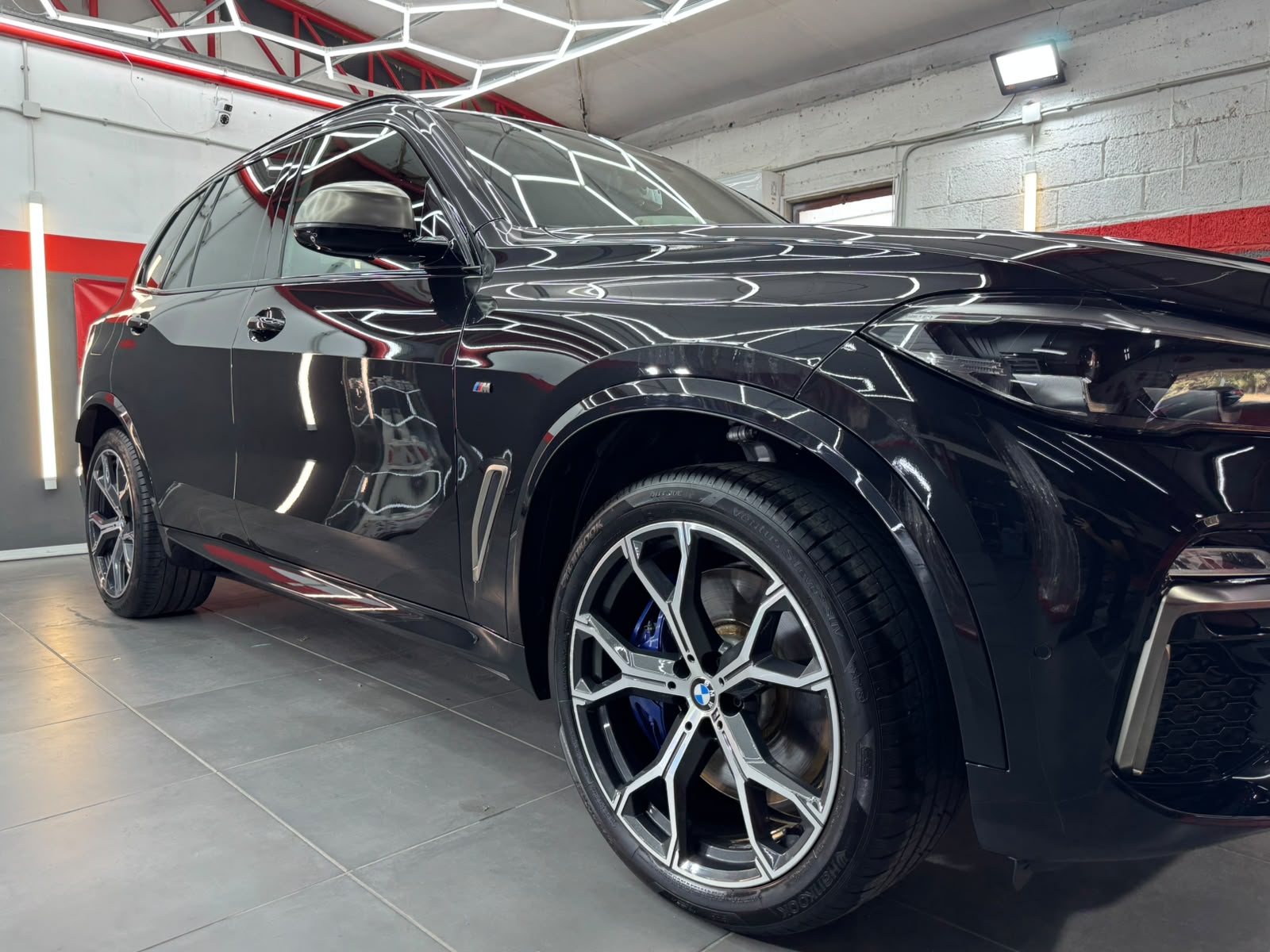 BMW X5 M50i